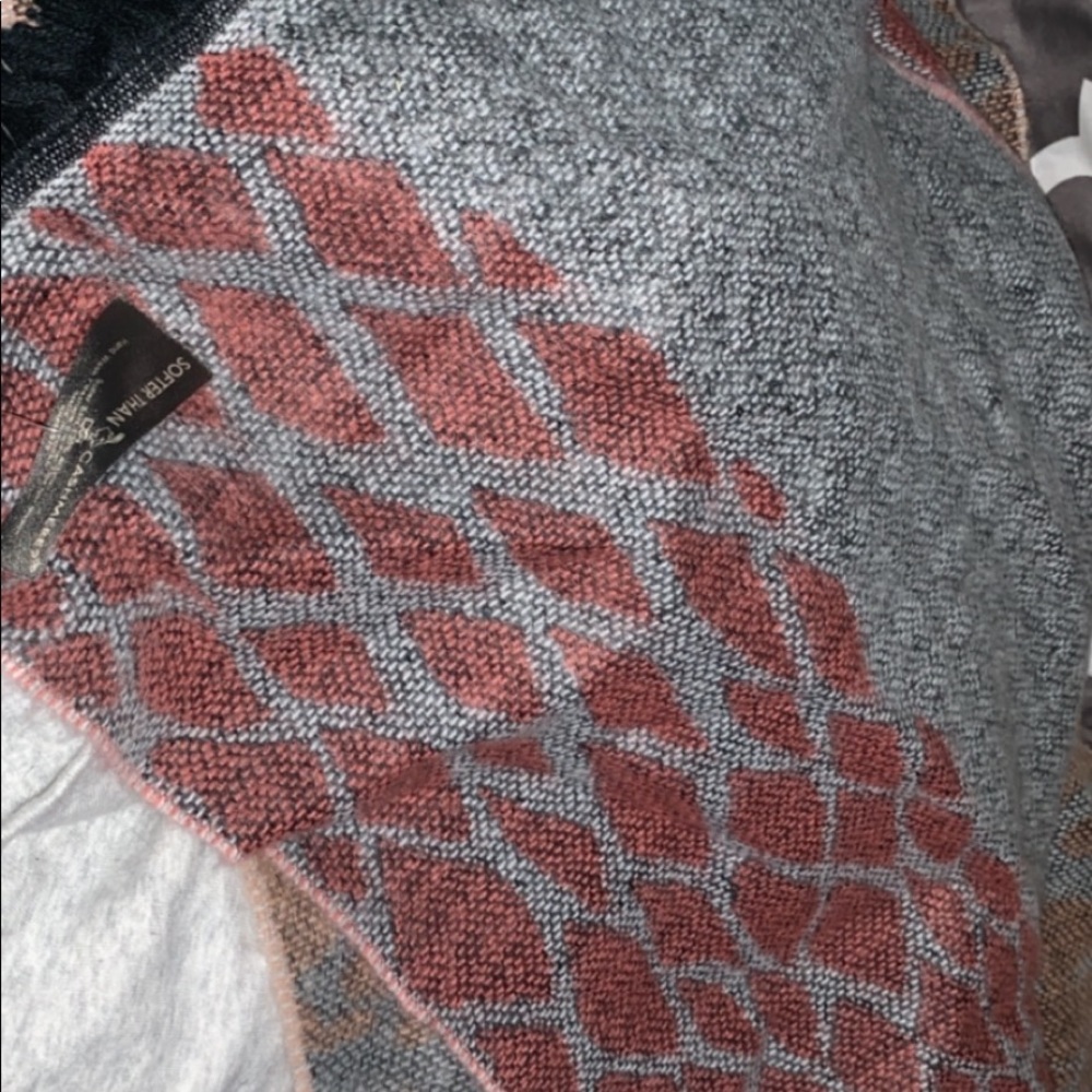 Scarfs - Picture 3 of 5